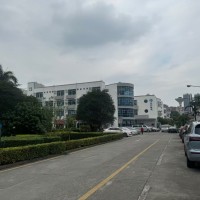 深圳市石岩玉律美景新出标准厂房一楼557平米（层高5.3米，三月底空出），厂房格局好，光线足，已电改，园区停车位充足，周边交通便利，配套完善，适合小五金、办公、仓库